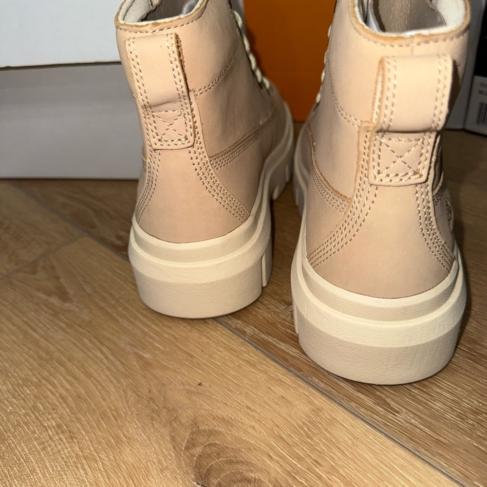 Timberland Women's Light Beige Chunky Lace-Up Boots 8.5 - Picture 5 of 7
